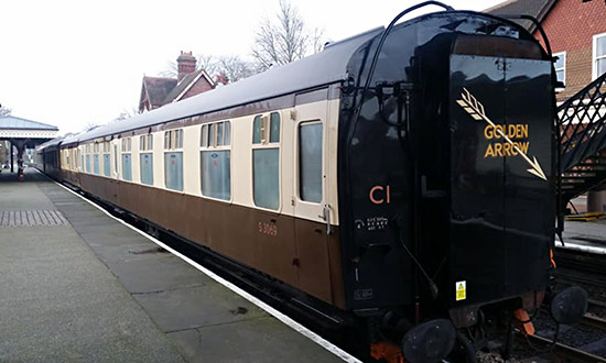 3069 shunted onto the Golden Arrow set for the first time - Martin Lawrence - November 2019