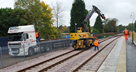Pointwork being offloaded at East Grinstead - Pat Plane - 28 October 2010