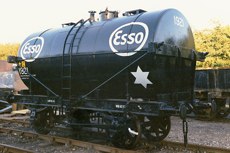 Esso Tank wagon 1921 - Richard Salmon - September 1998