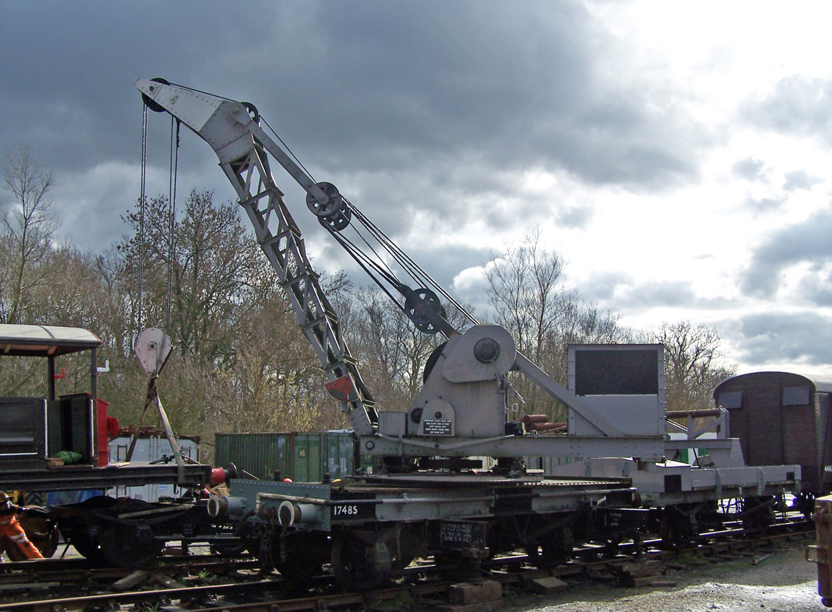 thumbnail image 2 of Tichy Trains 8007 HO Scale Jib Crane – Unassembled Kit 2 of 5