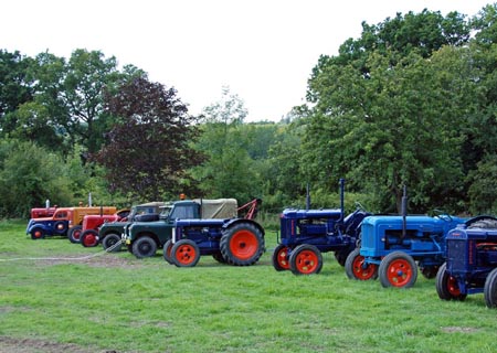 Tractors and land rovers - Derek Hayward - 11 Aug 2007
