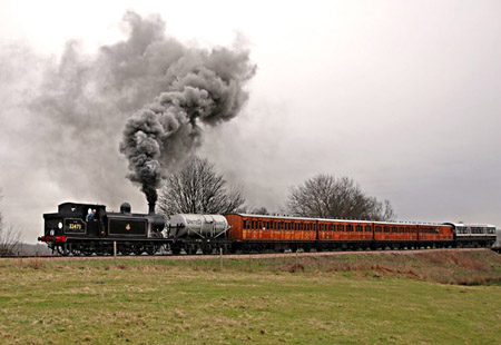E4 leaves the Park with SR milk tanker, Mets and obo - 29 March 2008 - Derek Hayward
