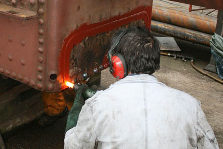 Rivet being fitted to Baxter's boiler - 20 January 2008 - Ken Upton