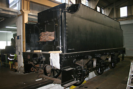 541's tender back on its wheels