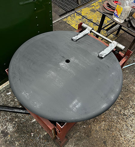 Painting the smokebox door - Andy Kelly - 31 August 2022