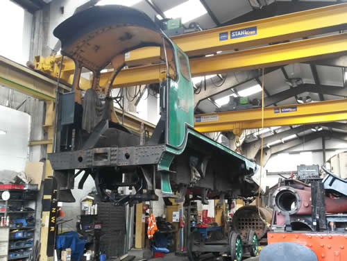 Stowe's frames being lifted - photo thanks to MLS