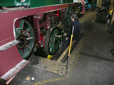 Centre wheelset lifted into place - Rob Faulkner - 31 January 2010