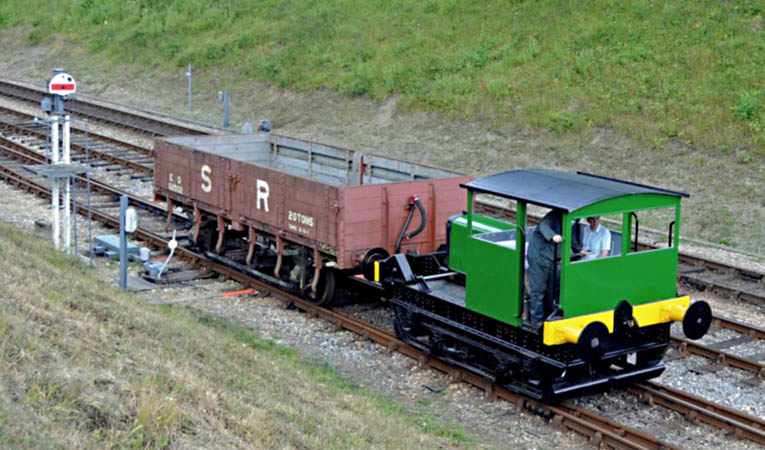 Howard No.957 shunting SR 20T engineers wagon - Derek Hayward - 8 August 2010