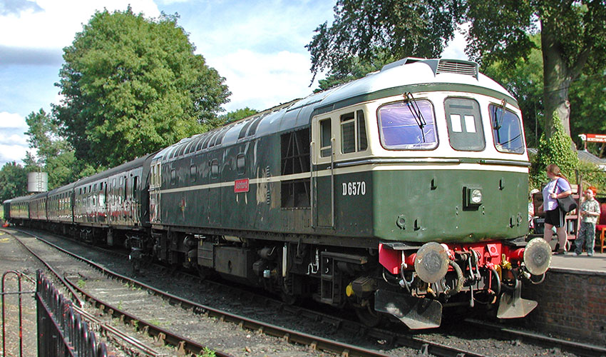 D6570 'Ashford' at Tenterden - Derek Hayward - 30 August 2000