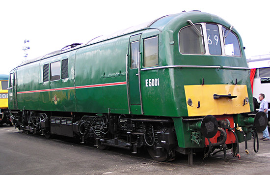 E5001 on display at Doncaster Works open day on 27 July 2003 - Phil Scott - CC BY-SA 3.0