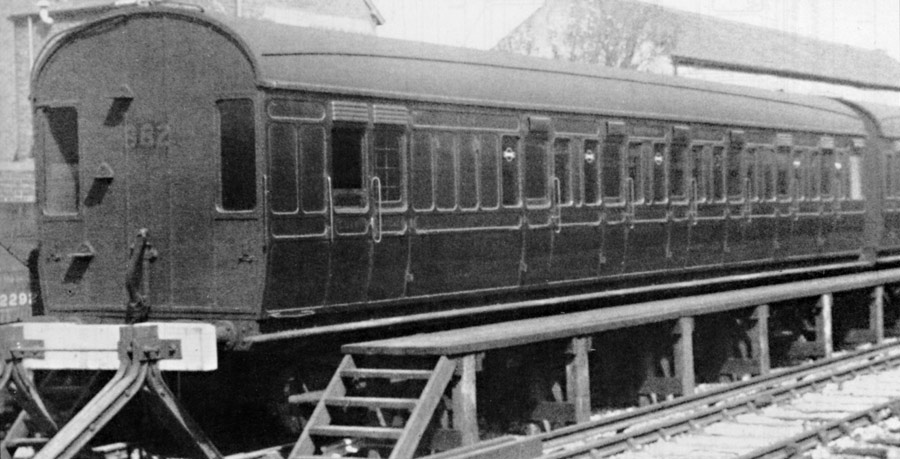 LBSCR D122/192 Lavatory Brake Third in SR days as No. 4054 - E. Jackson (Gerry Bixley collection)