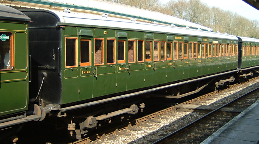 971 in lined Olive Green - Richard Salmon - 12 April 2004