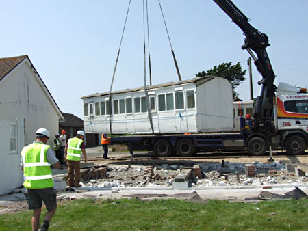 992 being lifted - Trevor Tupper - 21 May 2008