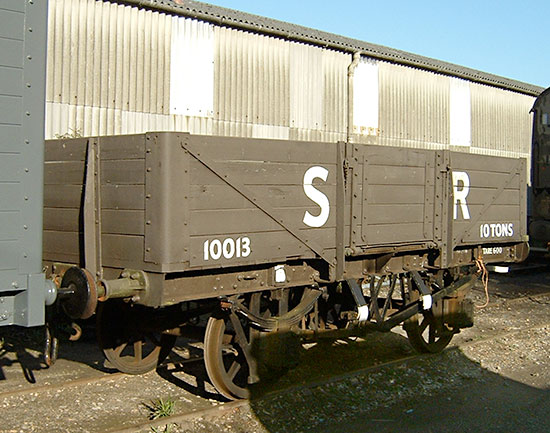SR No.10013 in the carriage yard - Richard Salmon - 13 November 2004