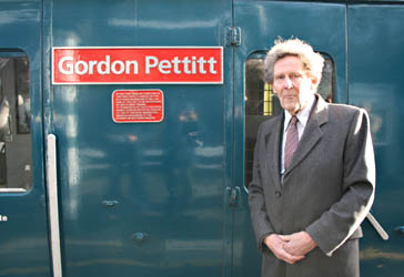 Gordon Pettitt and 3417 - 17 Jan 2009 - Andrew Strongitharm