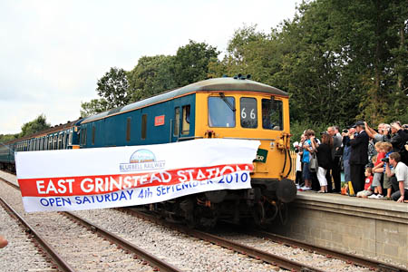 73208 breaks the opening banner at East Grinstead - Michael Hopps - 4 September 2010