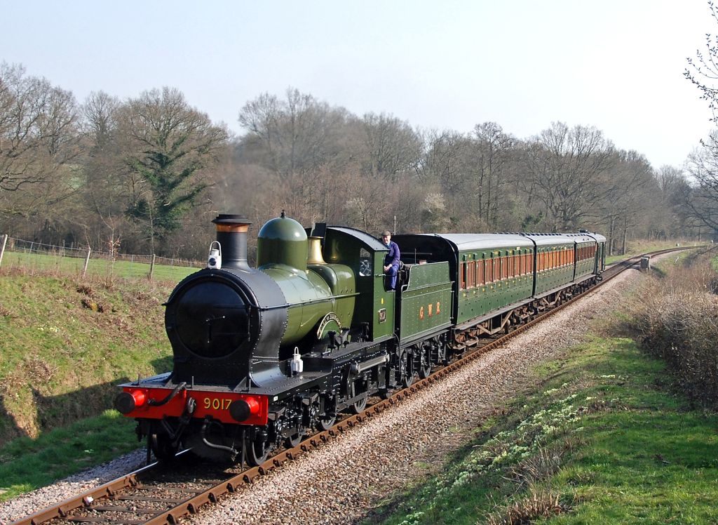 9017 north of Waterworks Bridge - Derek Hayward - 2 April 2007