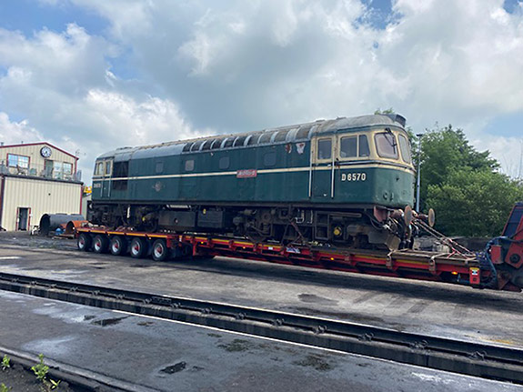 D6570 ready to be unloaded at Sheffield Park - Mike Hawkins - 2 July 2021