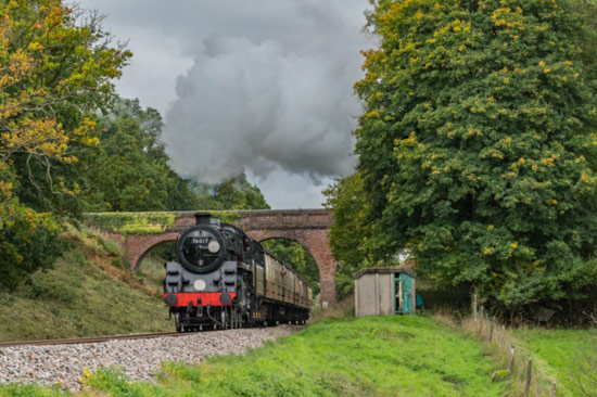 76017 approaches Three Arch Bridge - David Cable - 14 October 2022