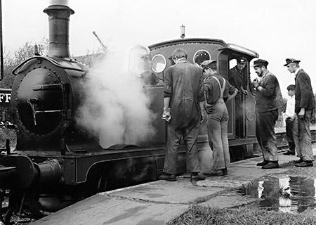 323 'Bluebell' at Sheffield Park attracting atttention from footplate crew and other staff in 1966 - photo thanks to Keith Mahoney