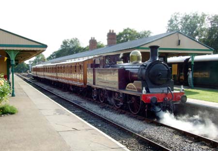 The evening members special waits to leave Horsted Keynes - Richard Salmon