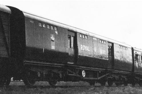 SR Travelling Post Office No. 4922