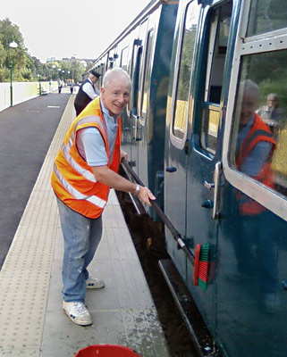 Roy Watts cleaning VEP - Deborah Salmon - September 2011
