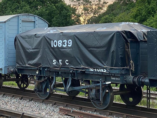 5542 with newly fitted tarpaulin - Laurie Anderson - 25 August 2022